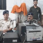 सारठ पुलिस ने 3 दिन में सुलझाई स्कूल चोरी की गुत्थी, 3 आरोपी गिरफ्तार:- मध्य विद्यालय कर्मा से चोरी CPU, प्रिंटर, कैमरा समेत भारी मात्रा में सामान बरामद
